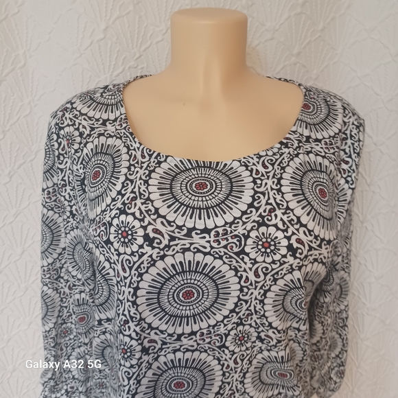 T by Talbots New Women Size LP Black and White Geometric Blouse - Picture 5 of 12